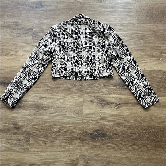 Fate Black and Cream Patterned Suit - Picture 4 of 6